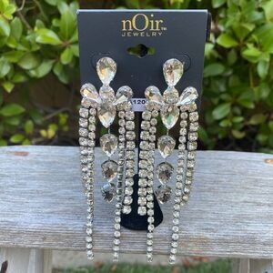 New Noir Jewelry Silver Rhinestone Chandlier Dangle Earrings. NWOT Bridal Party